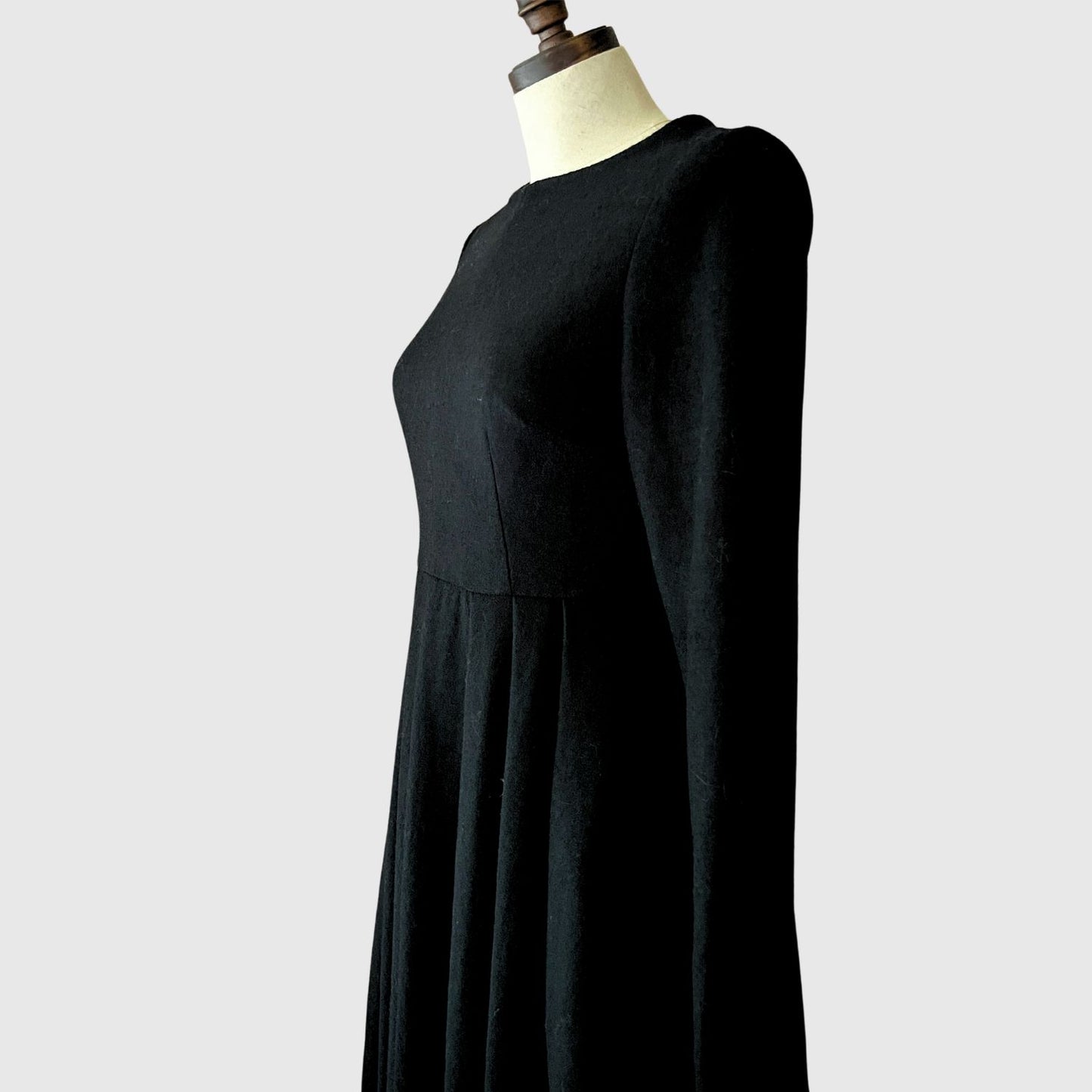 Pleated long wool dress with seam pockets