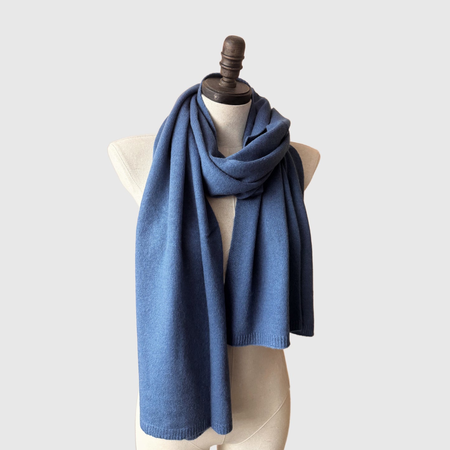 Blue Cashmere scarf | Cashmere scarves and wraps by Econica