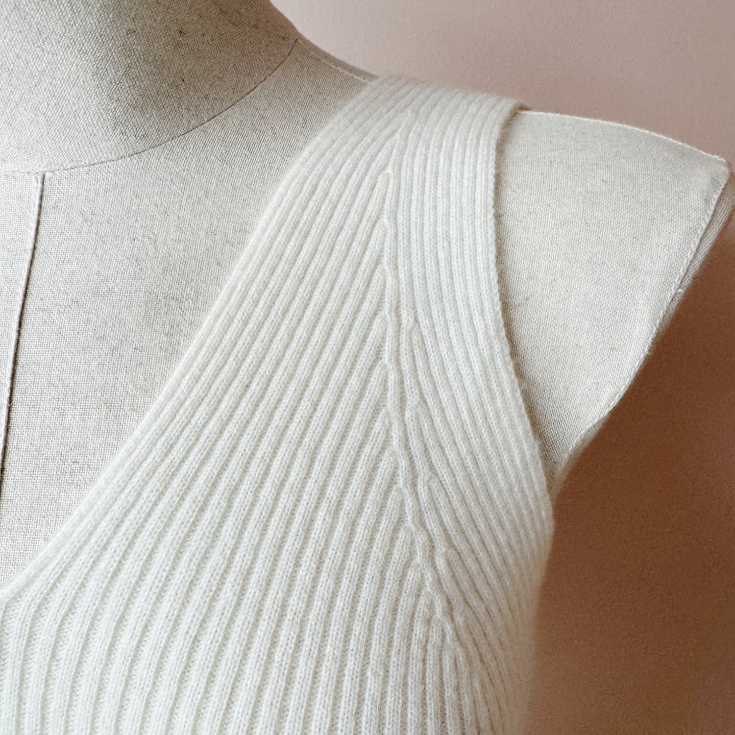 pure cashmere camisole, ribbed knit top, luxury loungewear, soft cashmere tank, fitted cashmere top, V-neck camisole, breathable knitwear, elegant layering piece, cozy cashmere clothing, minimalist fashion