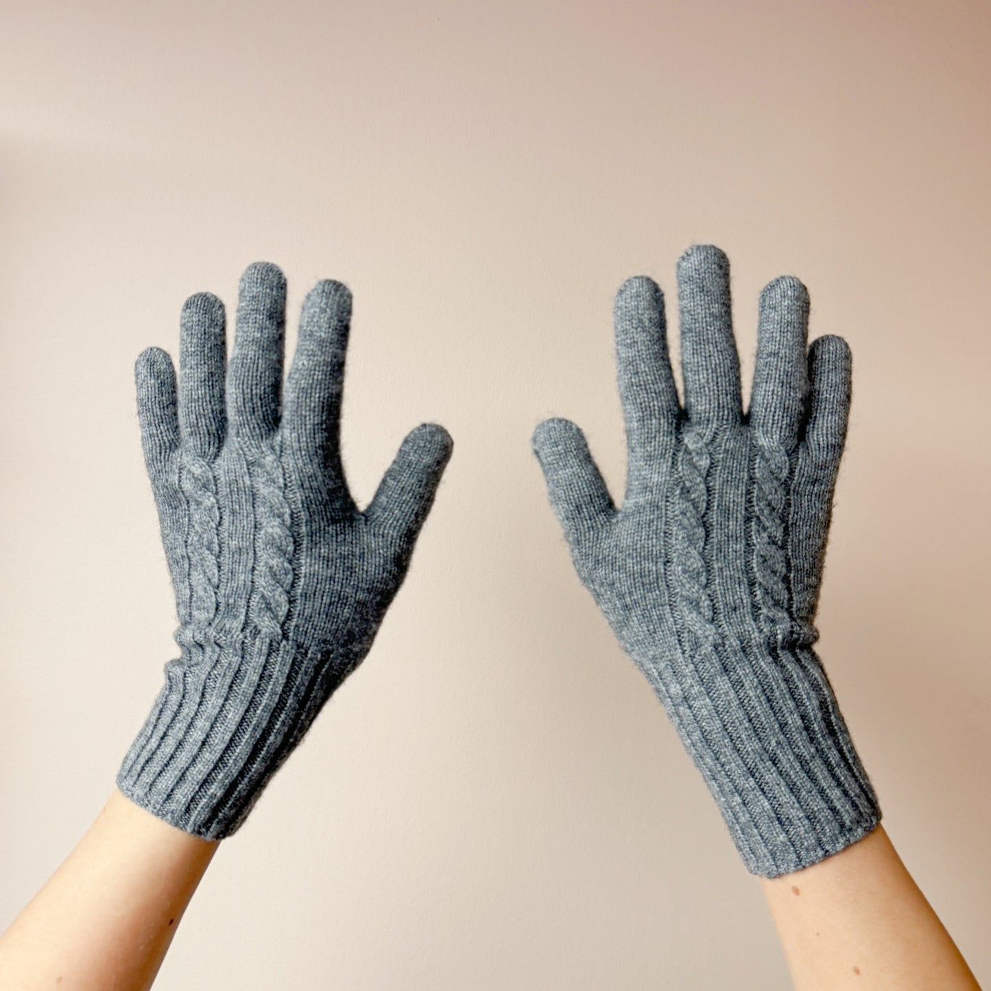 Cashmere gloves