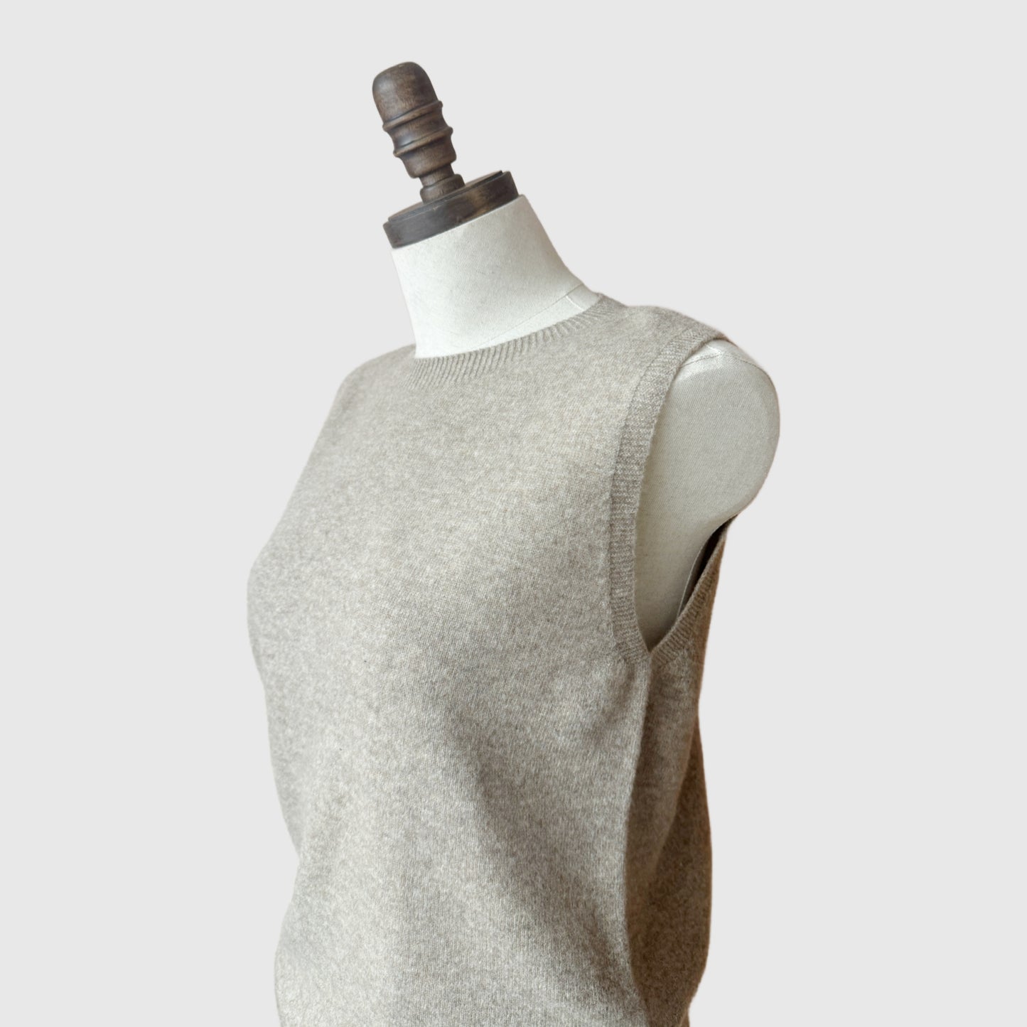 Sleeveless merino wool top | Women’s knitwear