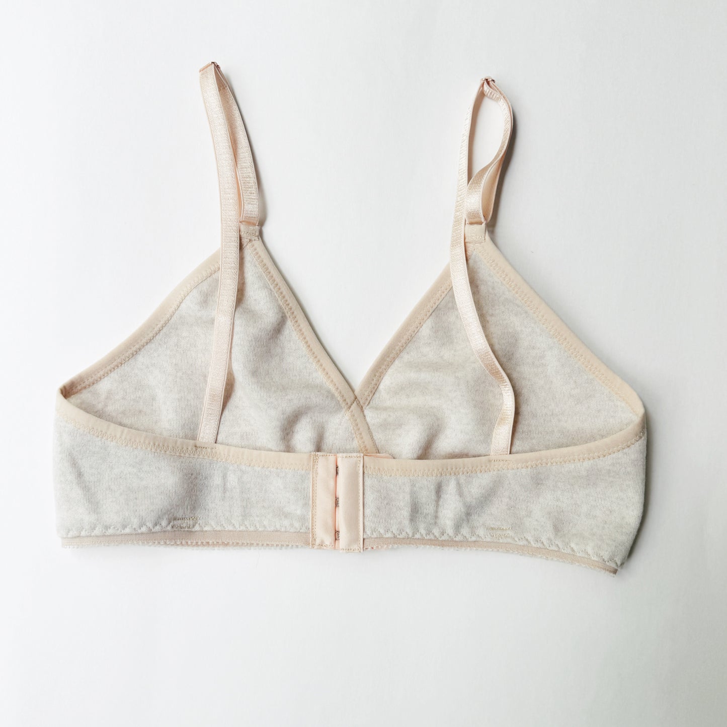 best made in Canada 100% natural merino wool bra. Ready-to-ship.
Very soft and warm pure merino wool interlock with a stretch for extra support.