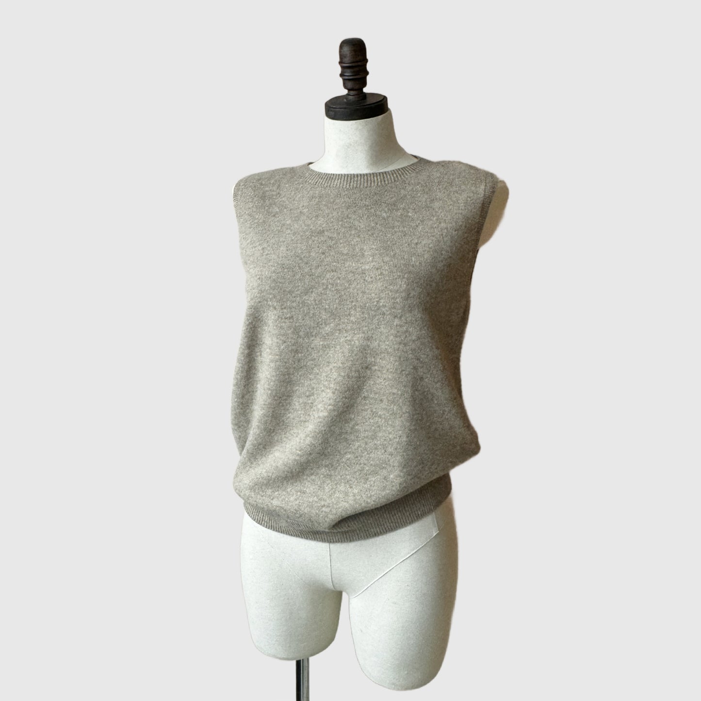 Sleeveless merino wool top | Women’s knitwear