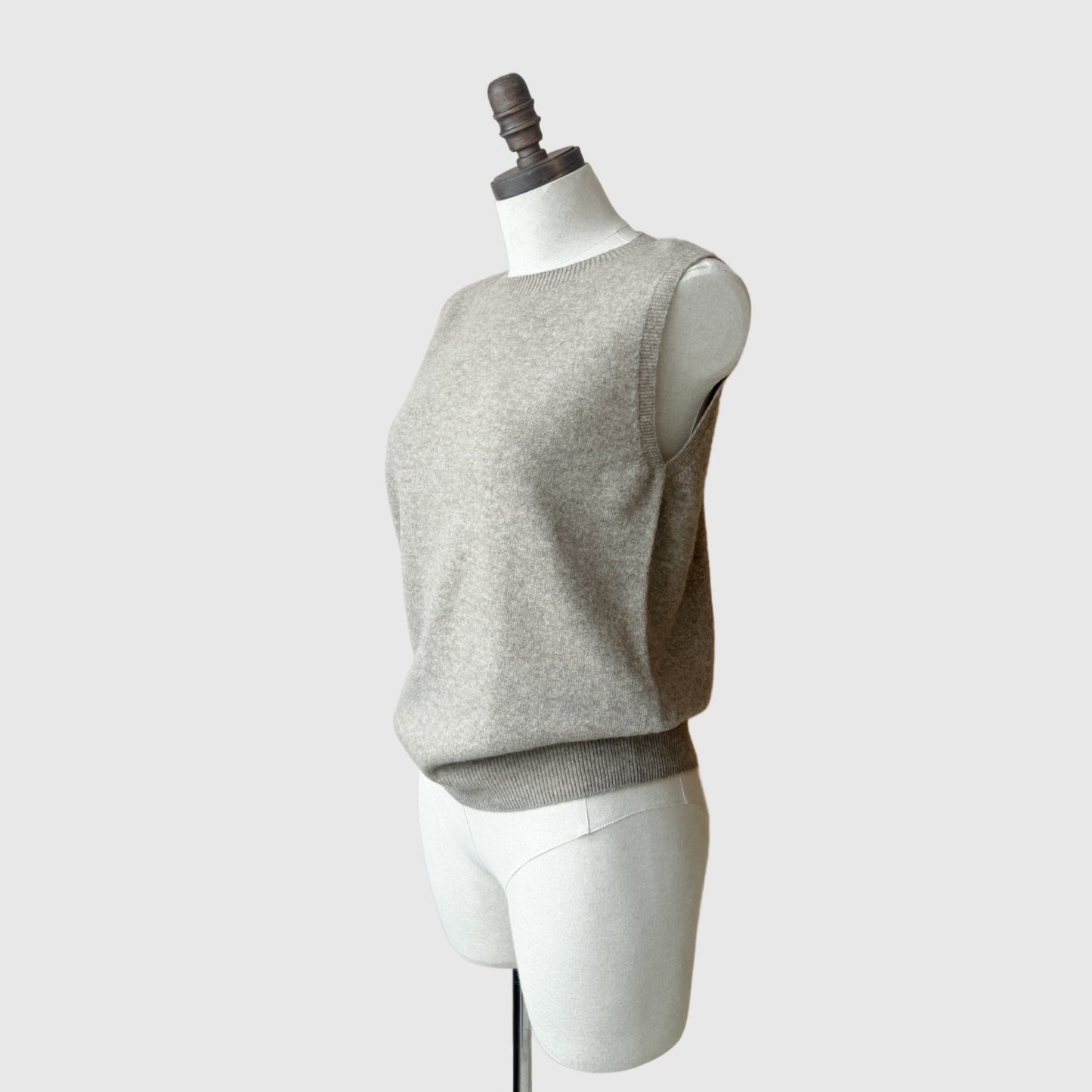 Sleeveless merino wool top | Women’s knitwear
