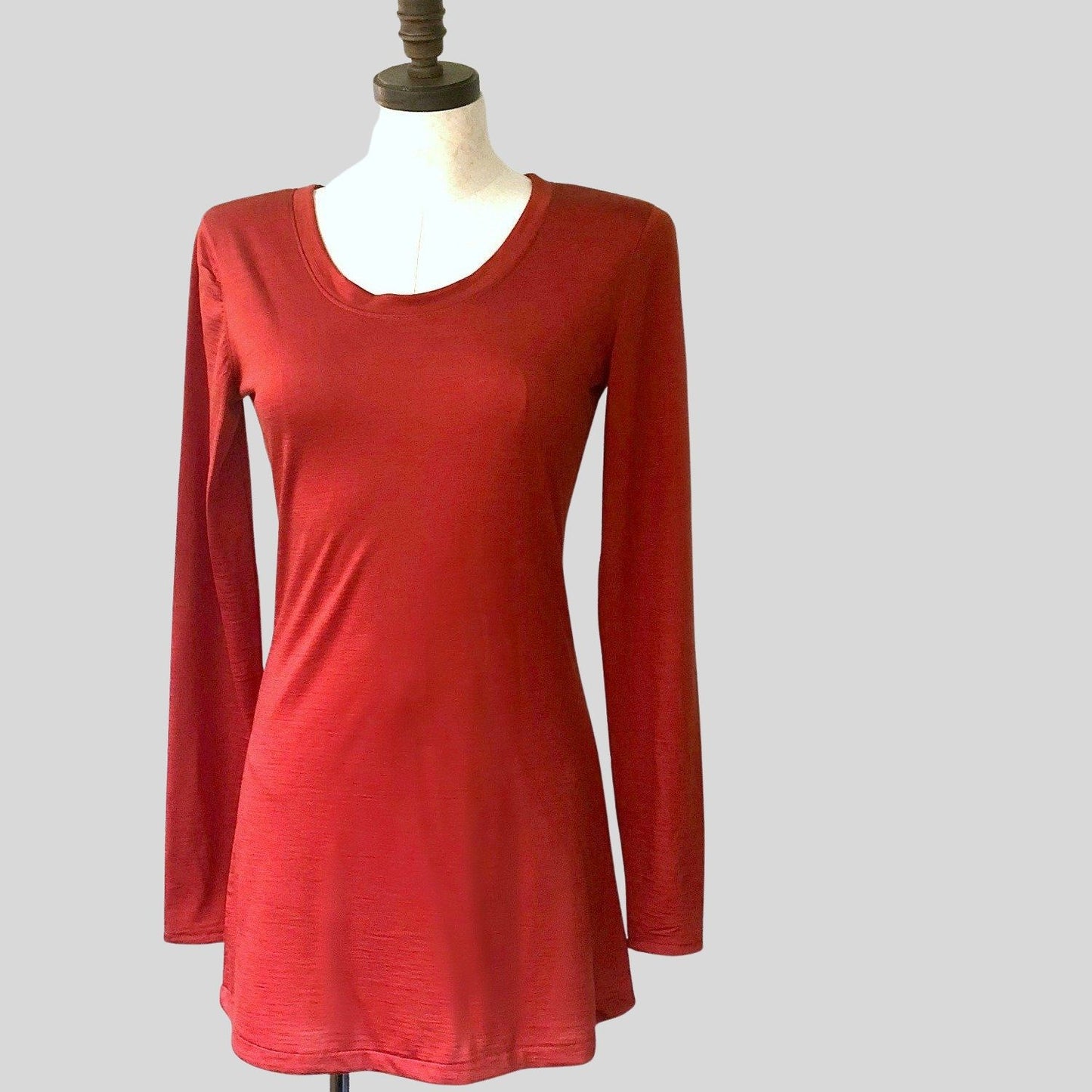 Shop long Tunic top merino wool | Tunic top in merino wool for women | Shop Women's wool clothes + tops made in Canada | Canadian Women's wool clothing shop | Econica