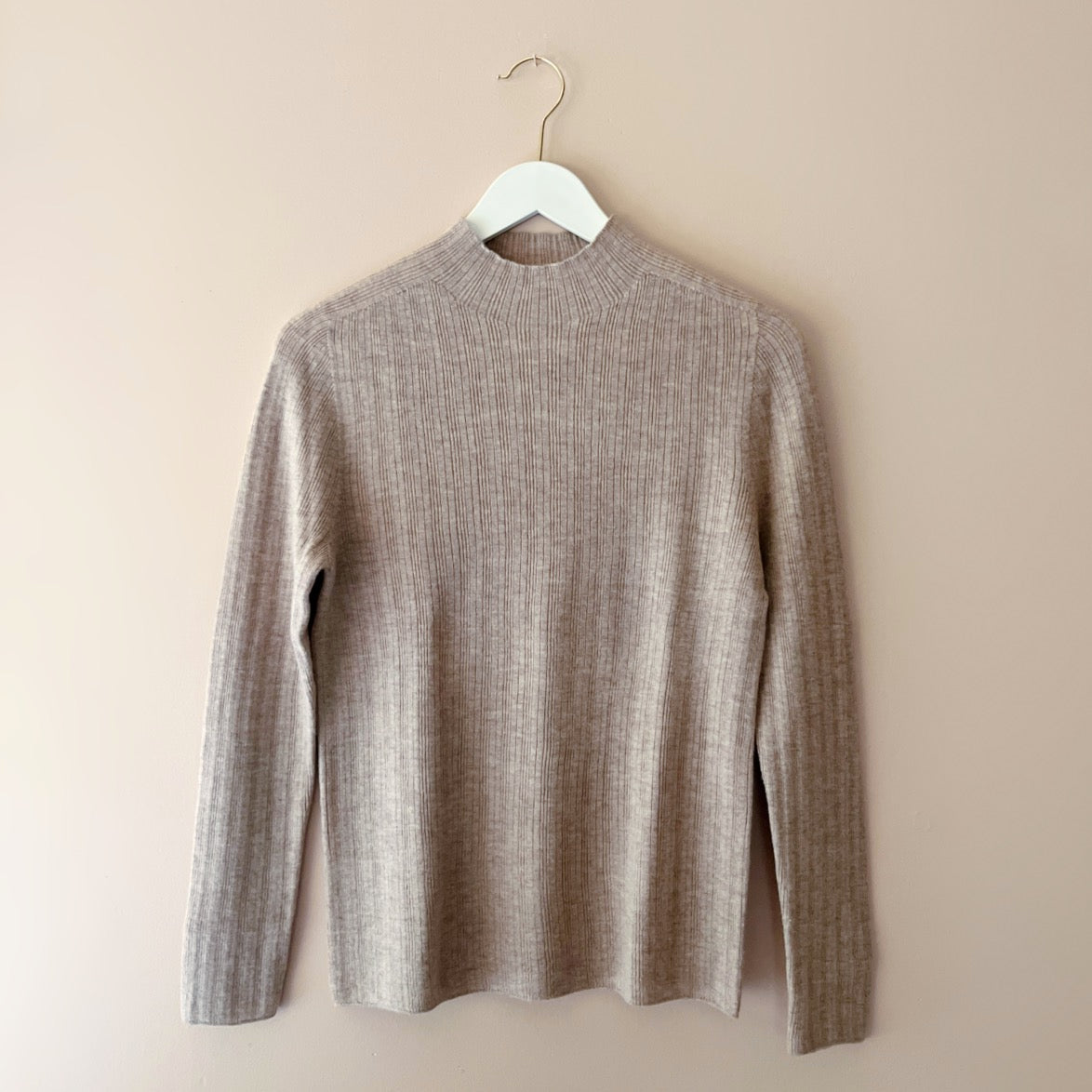 Shop  Women's Top  is a luxurious blend of merino wool and cashmere, providing an exquisite balance of softness and warmth. 