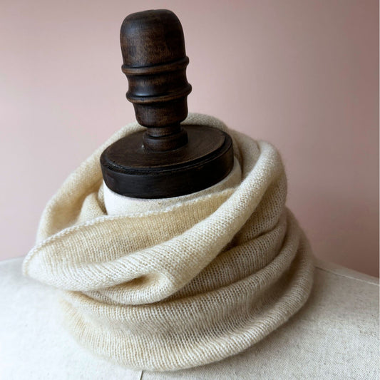 Cashmere knit circle scarf | Cashmere scarves by Econica