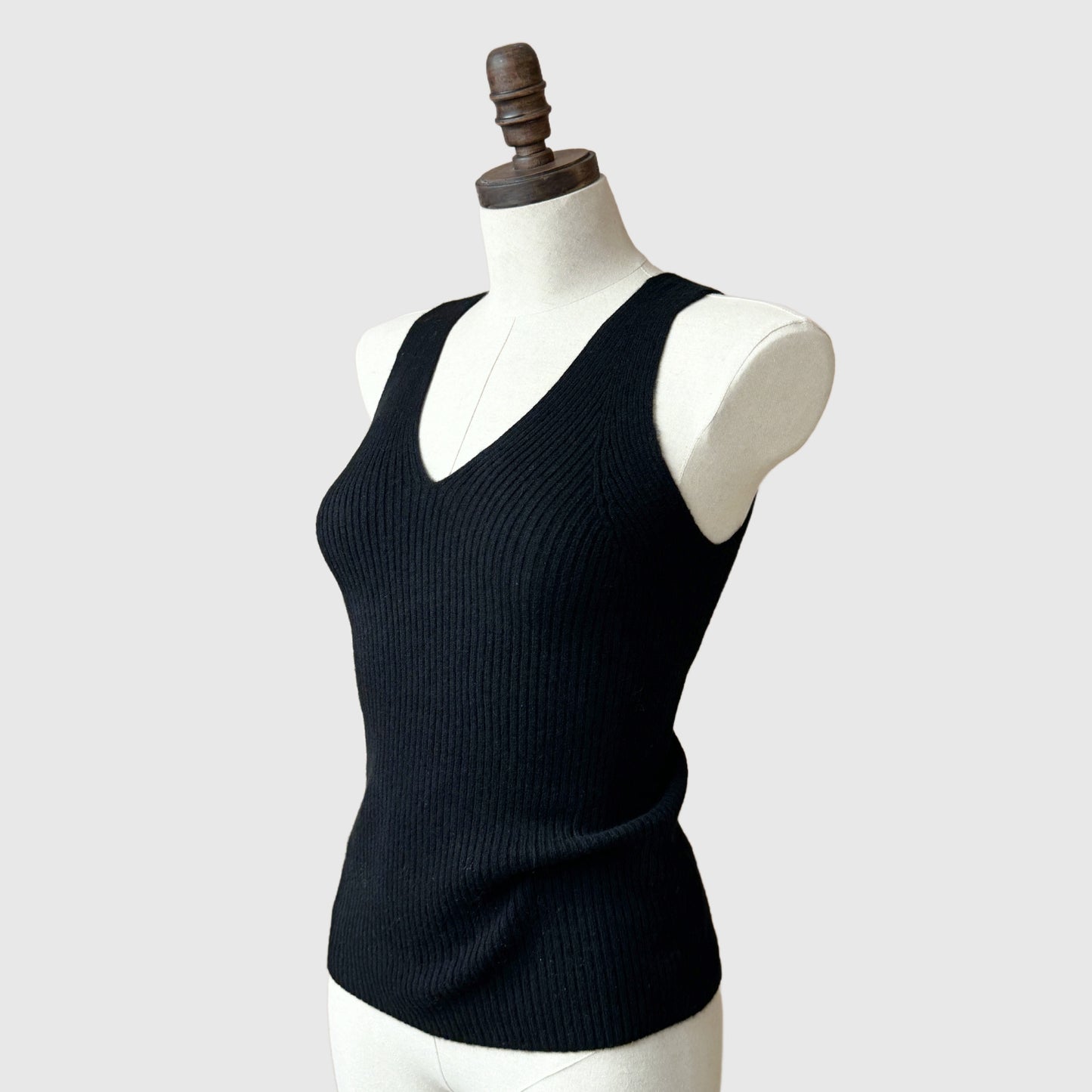 cashmere camisole, ribbed knit top, luxury loungewear, soft cashmere tank, fitted cashmere top, V-neck camisole, breathable knitwear, elegant layering piece, cozy cashmere clothing, minimalist fashion