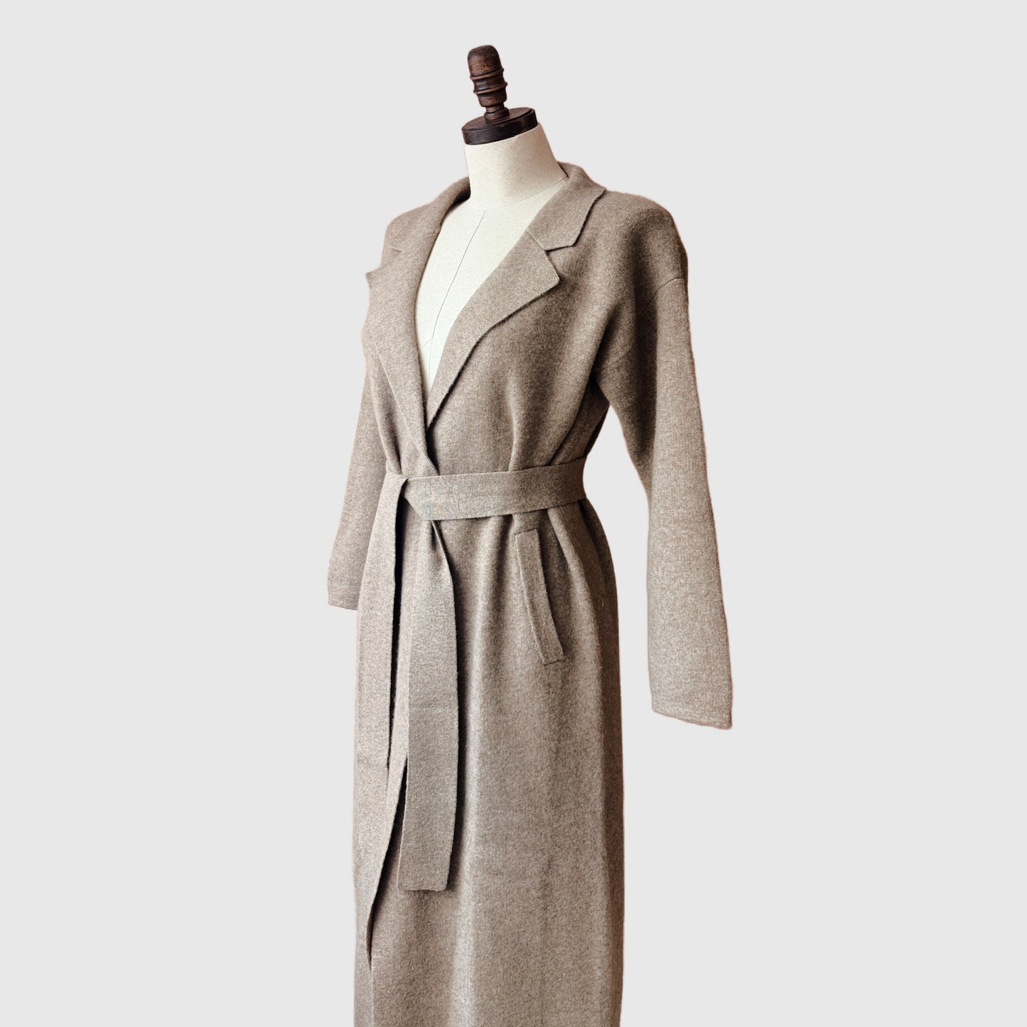Long Cashmere Cardigan-style Jacket with pockets | Cashmere knitwear for women