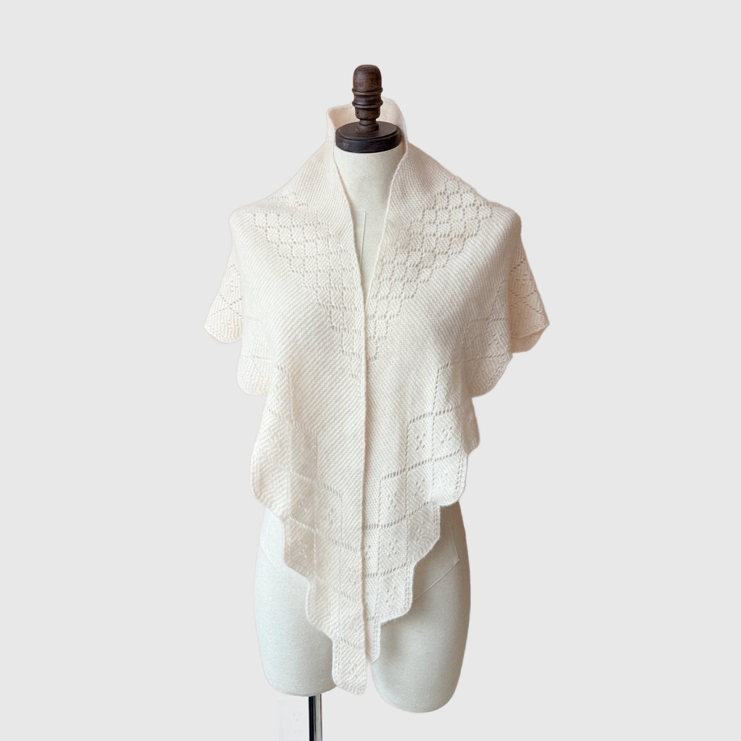 Hand knit Cashmere triangle shawl | Scalloped Edge Wrap | 5 Colors