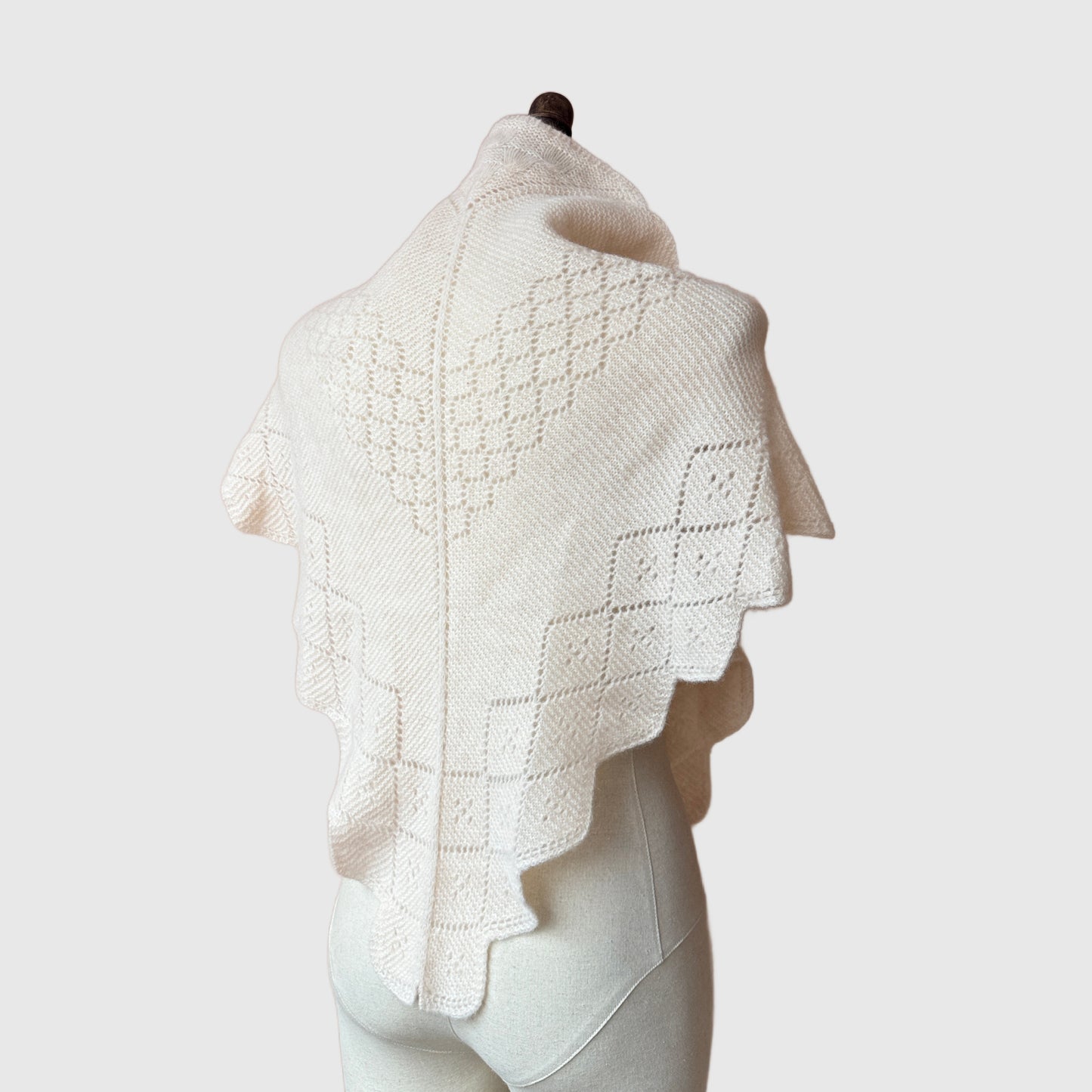 Hand knit Cashmere triangle shawl | Scalloped Edge Wrap | 5 Colors