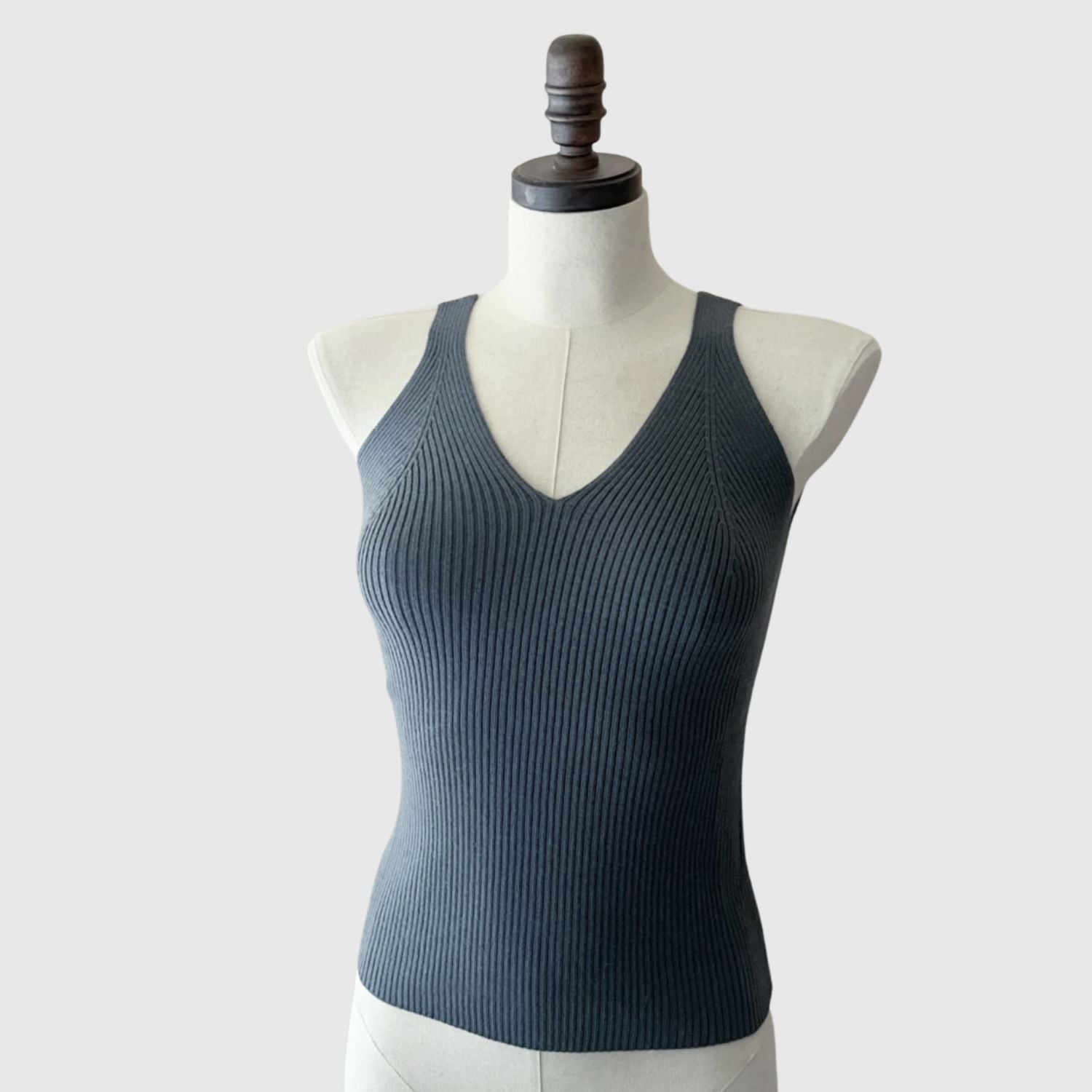 Grey merino wool tank to for ladies | shop merino wool apparel from Canada 