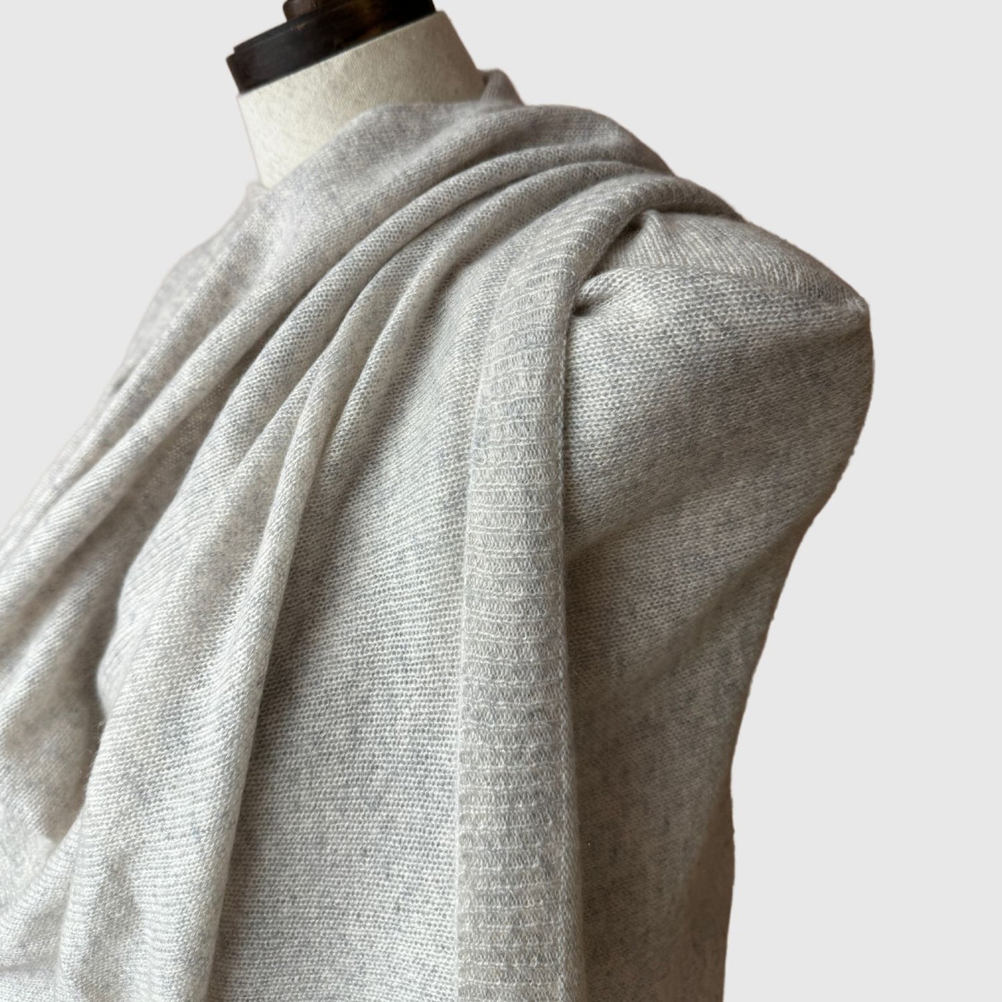 pure cashemre wrap scarf in grey