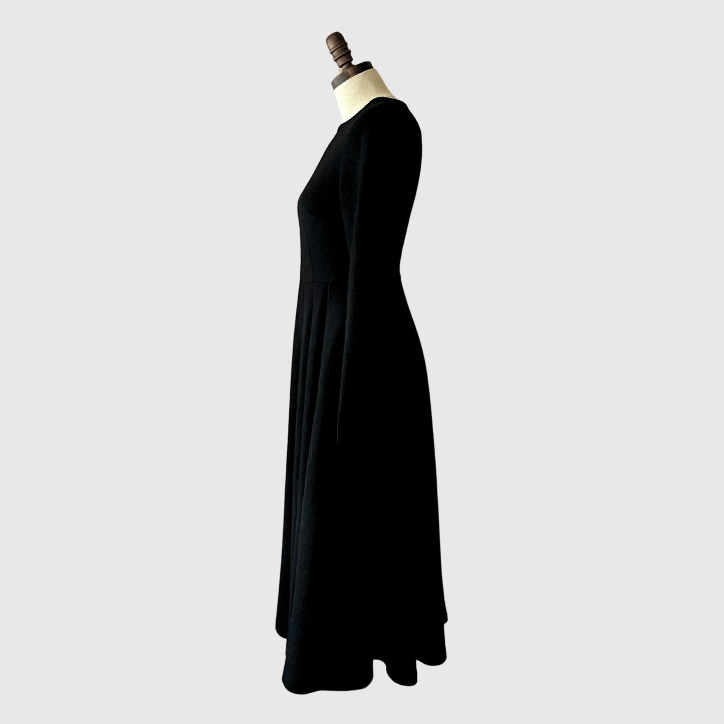 Pleated long wool dress with seam pockets