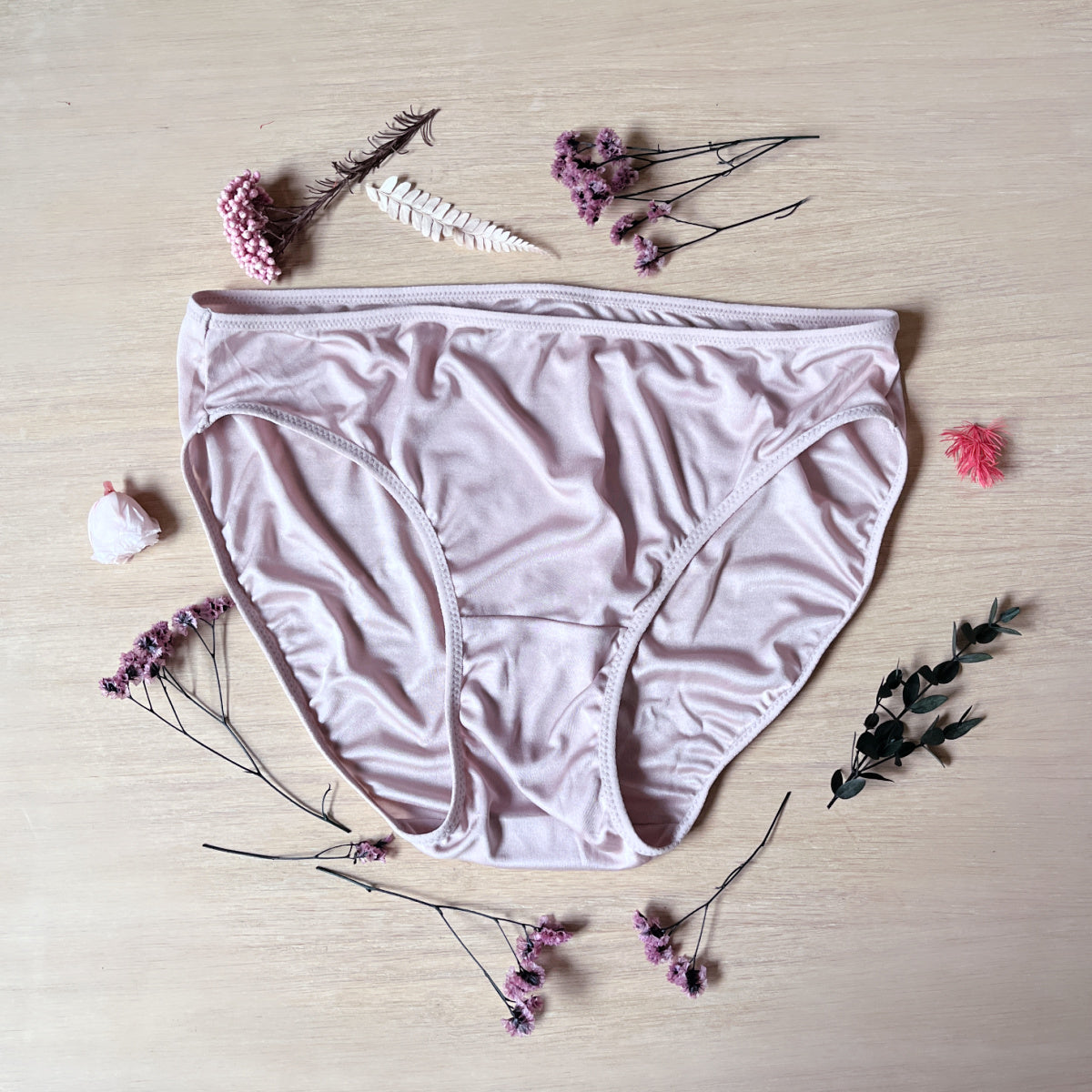 100% Silk Mid-Rise Panties Without Leg Band in White