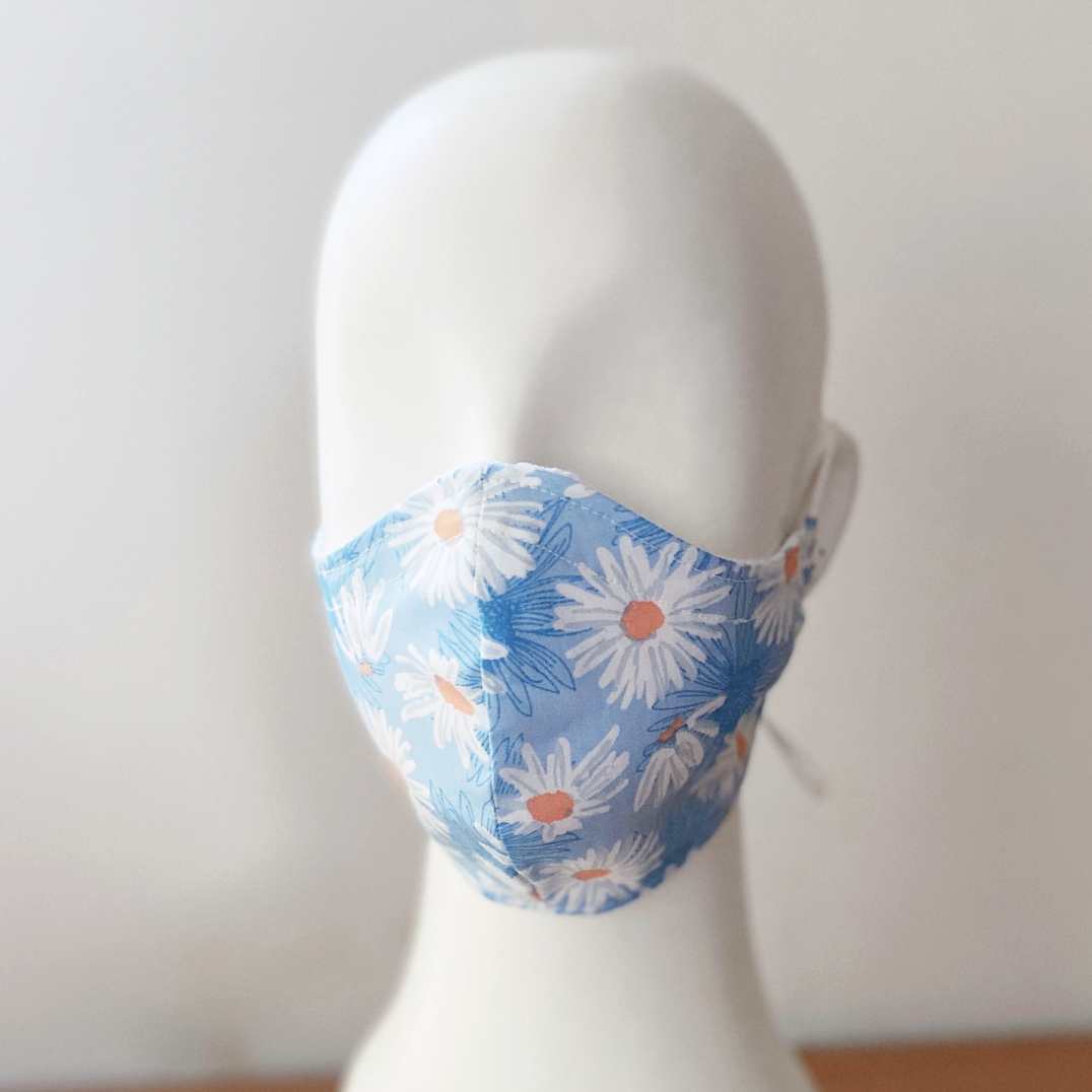 daisy flower fitted mask | Buy organic cotton face masks | Shop made in Canada face masks | Silk, cotton and linen face masks from Canada 