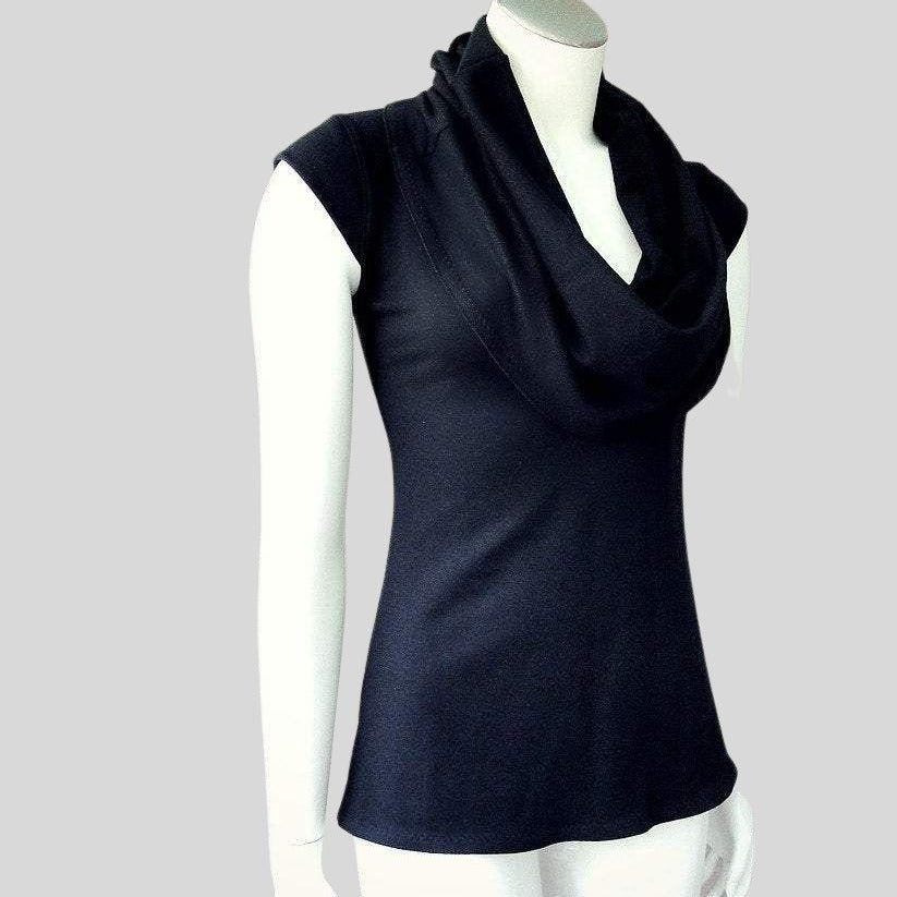 black tunic top | Canadian-made organic cotton tunic top for women | Shop organic women's clothing made in Canada