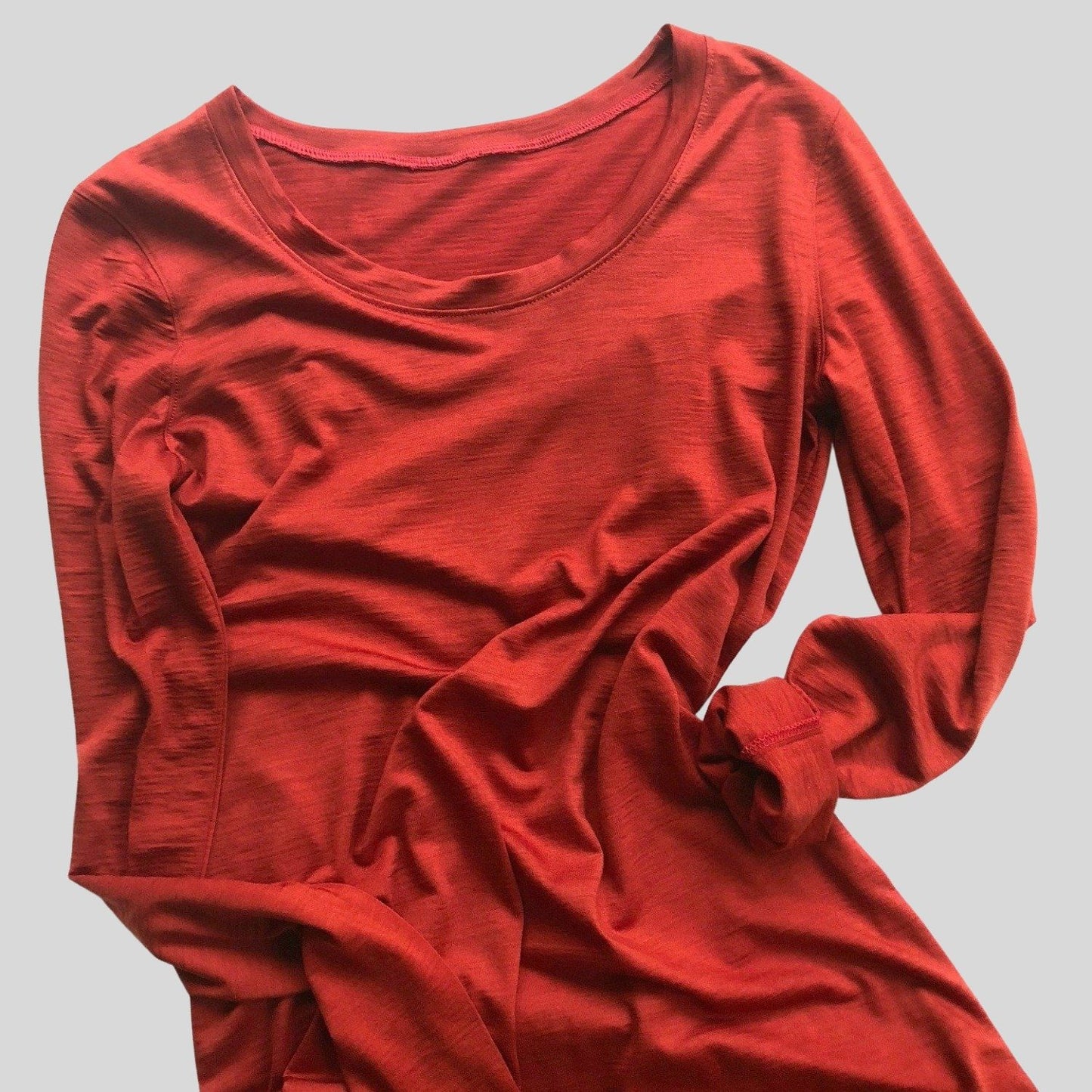 Red Tunic top merino wool | Tunic top in merino wool for women | Shop Women's wool clothes + tops made in Canada | Canadian Women's wool clothing shop | Econica