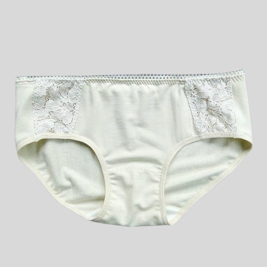 Women's cotton lace panties | Women's organic cotton bra + panties set for women. Buy Canadian made lingerie | Shop organic women's underwear and bras from Canada | Made in Canada women's clothing and underwear | Econica
