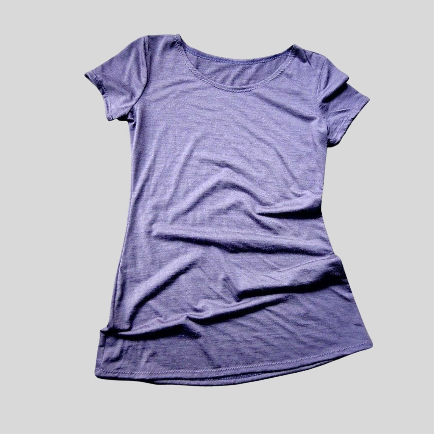 Fitted wool or cotton tee shirt for women